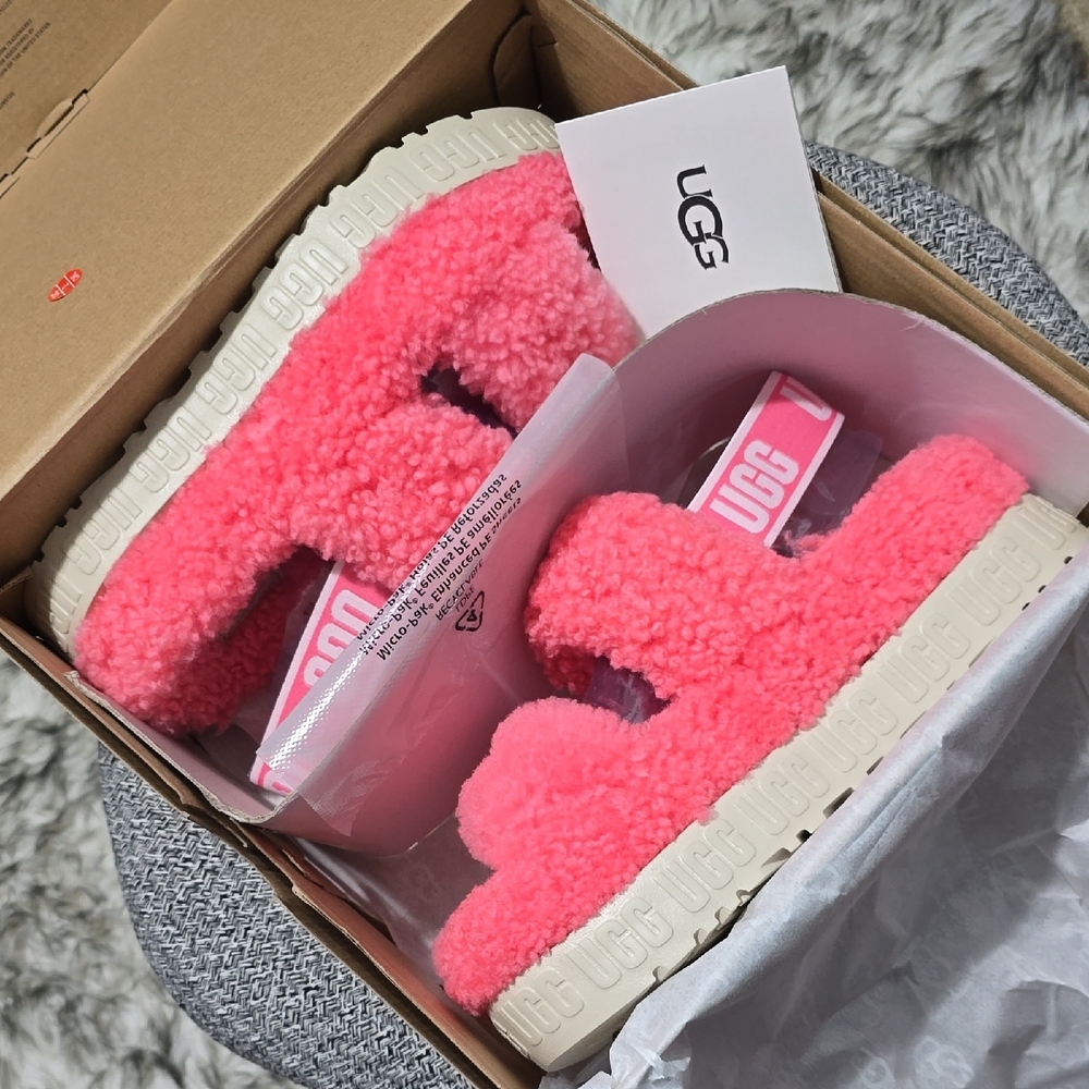 UGG WOMENS Fluffy Pink Sandals